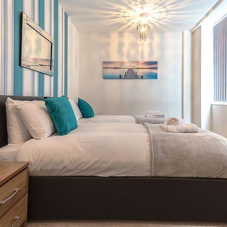 Comfortable Swindon Town Centre Apartments, Free Parking, Sleeps Up To 8 Екстер'єр фото