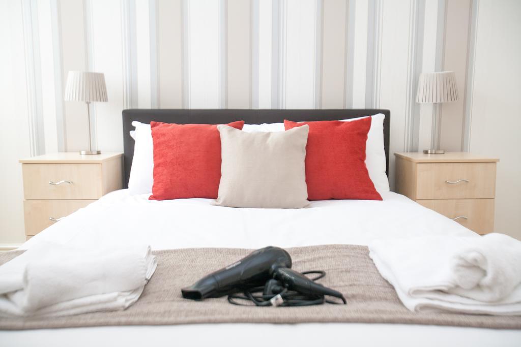 Comfortable Swindon Town Centre Apartments, Free Parking, Sleeps Up To 8 Екстер'єр фото