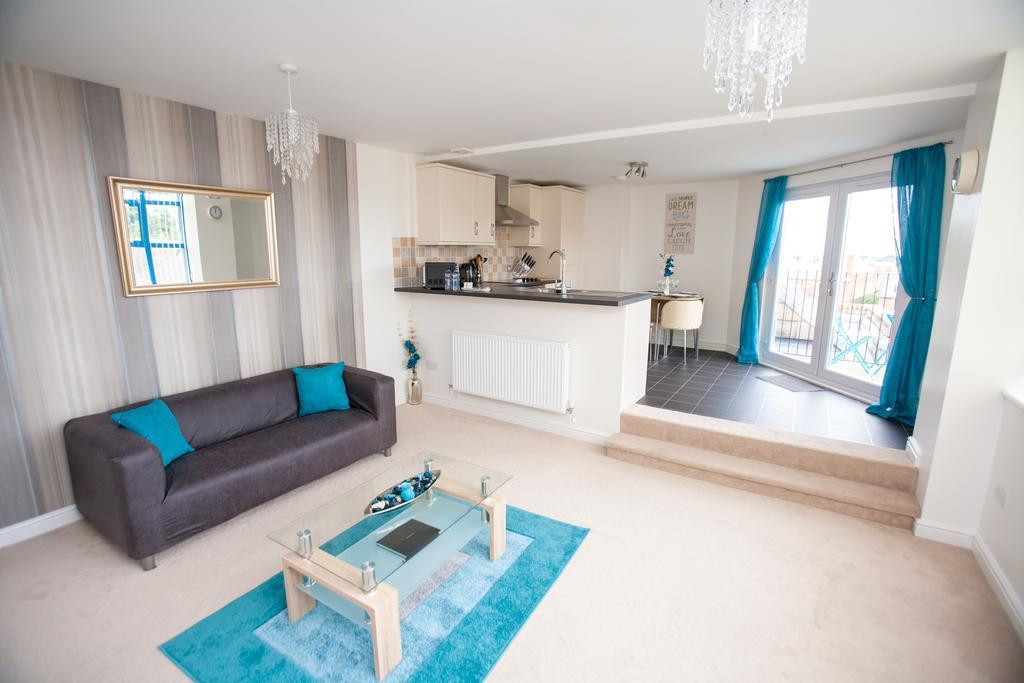 Comfortable Swindon Town Centre Apartments, Free Parking, Sleeps Up To 8 Екстер'єр фото