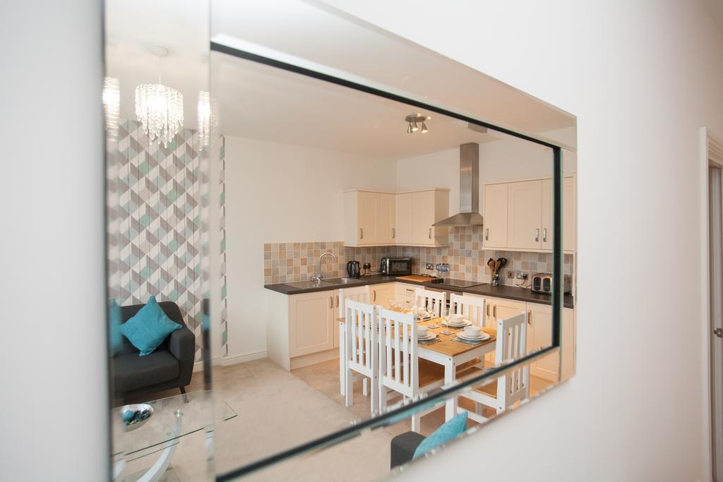 Comfortable Swindon Town Centre Apartments, Free Parking, Sleeps Up To 8 Екстер'єр фото