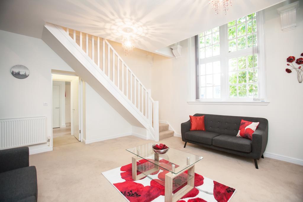 Comfortable Swindon Town Centre Apartments, Free Parking, Sleeps Up To 8 Екстер'єр фото