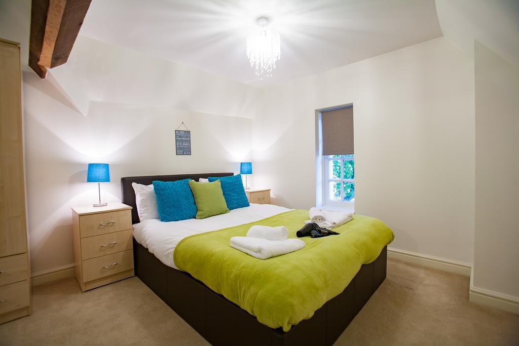 Comfortable Swindon Town Centre Apartments, Free Parking, Sleeps Up To 8 Екстер'єр фото