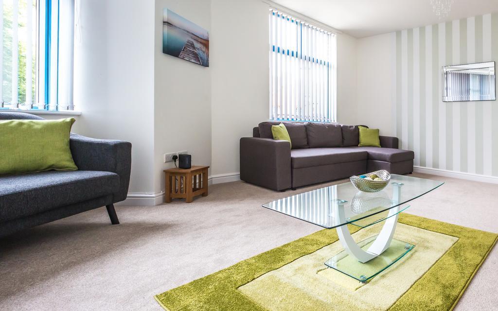 Comfortable Swindon Town Centre Apartments, Free Parking, Sleeps Up To 8 Екстер'єр фото