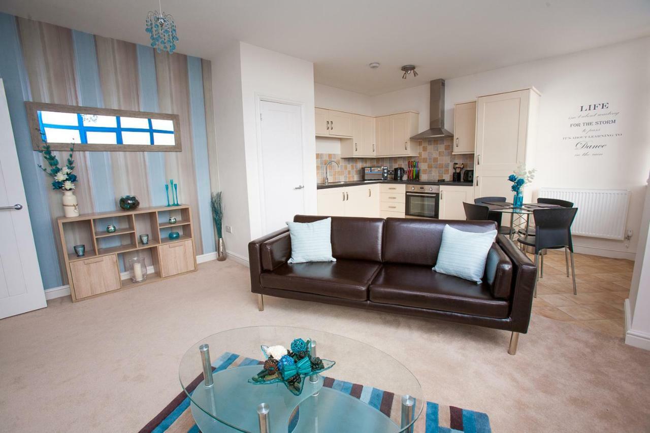 Comfortable Swindon Town Centre Apartments, Free Parking, Sleeps Up To 8 Екстер'єр фото