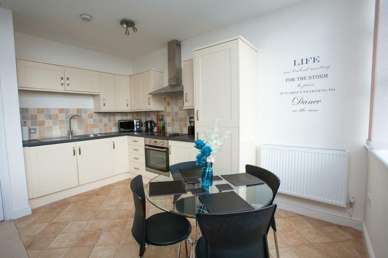 Comfortable Swindon Town Centre Apartments, Free Parking, Sleeps Up To 8 Екстер'єр фото